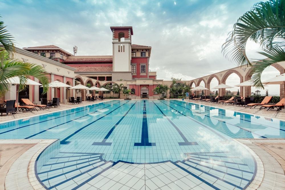 Kampala Hotel with Pool