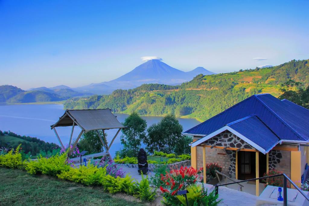 Lake Mulehe Safari Lodge