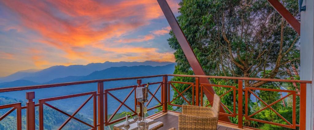 Gorilla Sunset Lodge